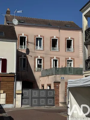 Building in Montereau-Fault-Yonne (77130)