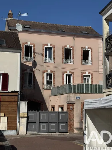 Building in Montereau-Fault-Yonne (77130)