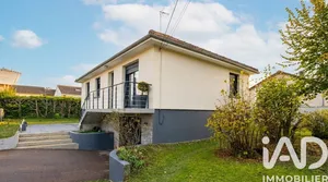House at Pont-Sainte-Marie (10150)