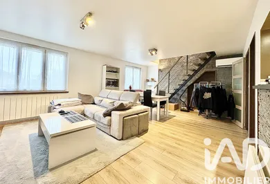 Duplex at Pont-Sainte-Marie (10150)