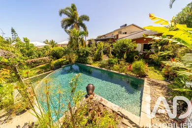 Architectural house in Sainte-Marie (97438)