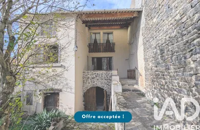 Maison traditionnelle à Saint-Sandoux (63450)