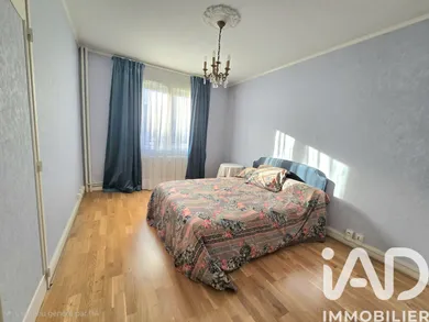 Apartment at Troyes (10000)