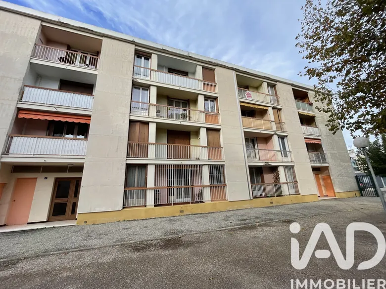 Appartement 3 pièces 78 m² · à Arles · 77,6 m² · 99 000 €