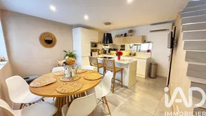 Maison de village à Saint-Paul-en-Forêt (83440)