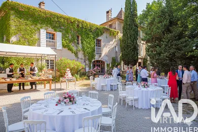 Domain in L'Isle-sur-la-Sorgue (84800)