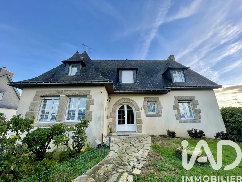 Maison 8 pièces 217 m² · à Loudéac · 217 m² · 244 000 €