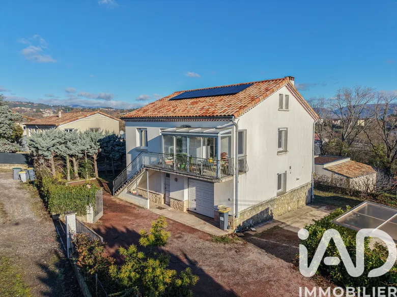Maison 6 pièces 140 m² · à Saint-Étienne-de-Fontbellon · 140 m² · 255 000 €