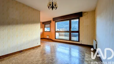 Building in Givet (08600)