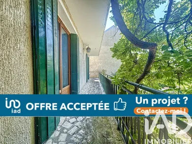 Building in Limay (78520)