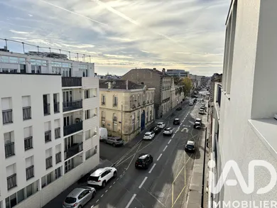 Apartment in Bordeaux (33300)