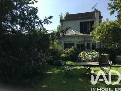 House at Vaucresson (92420)