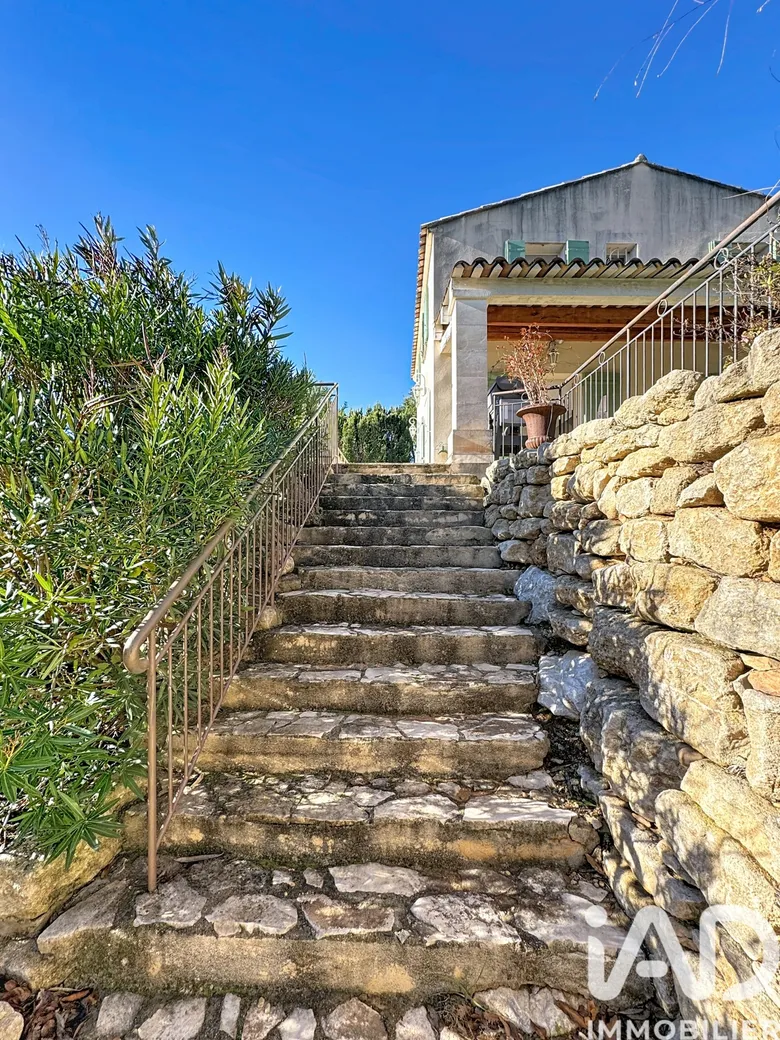 Maison 5 pièces 105 m² · à Saint-Saturnin-lès-Apt · 105 m² · 541 000 €
