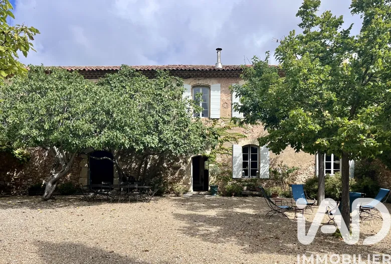 Maison 11 pièces 650 m² · à Saint-Julien · 650 m² · 2 415 000 €