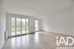 Apartment in Mennecy (91540)