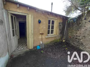 Building at Sain-Bel (69210)