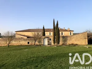 Domaine à Saint-Julien (83560)