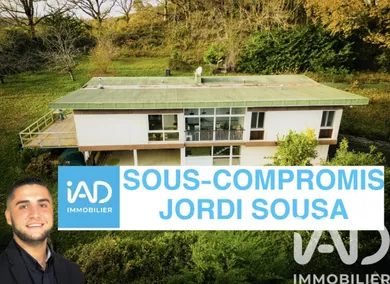 Architectural house at Mourenx (64150)