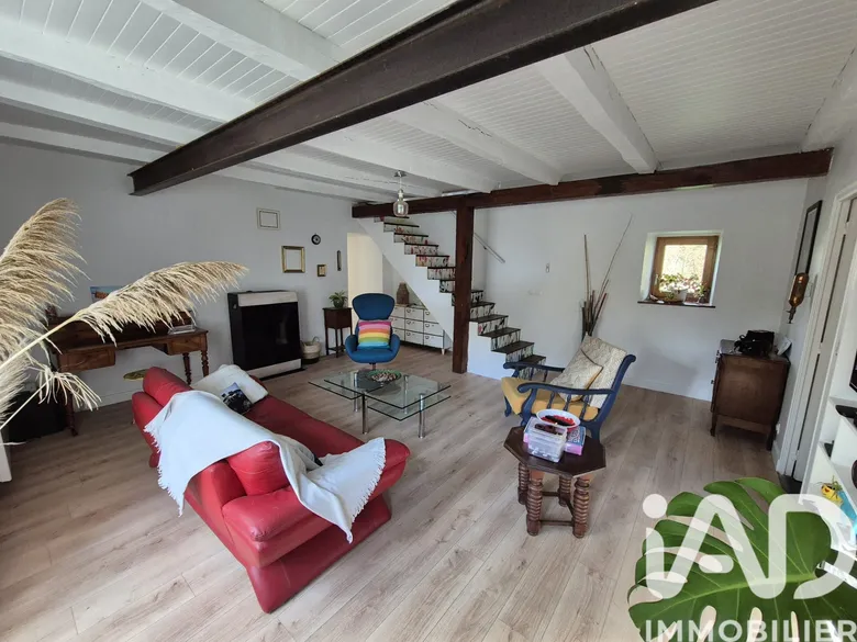 Maison familiale à Meillac avec jardin arboré