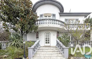 Manor at Bron (69500)