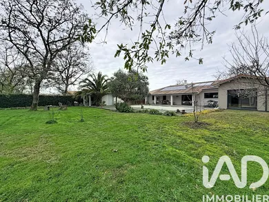 Traditional house at Bas-Mauco (40500)