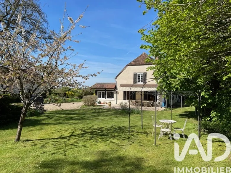 Maison 9 pièces 280 m² · à Saint-Hilaire-les-Andrésis · 280 m² · 285 000 €