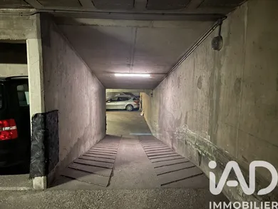 Parking à Paris (75010)