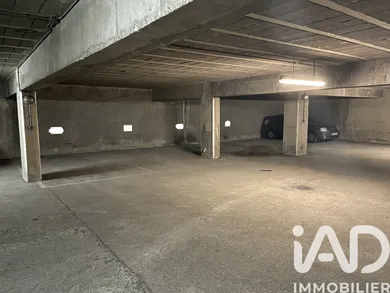 Parking à Paris (75010)