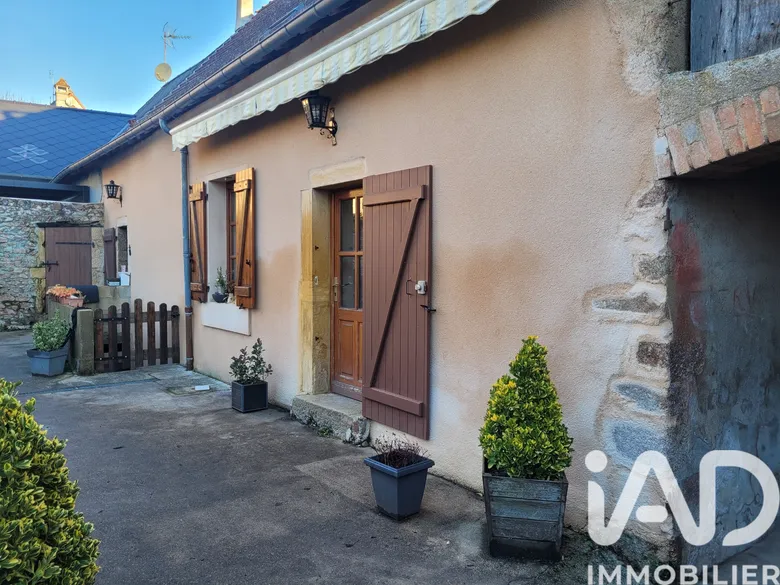 Maison 4 pièces 108 m² · à Issy-l'Évêque · 108 m² · 135 000 €