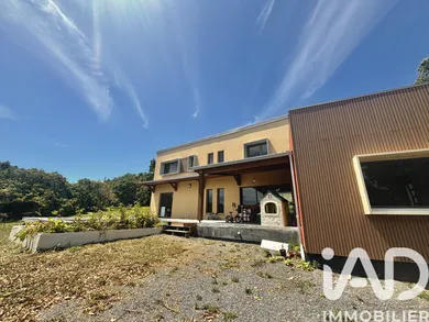 Architectural house in Saint-Pierre (97410)