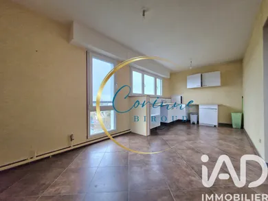 Apartment in Pontoise (95000)
