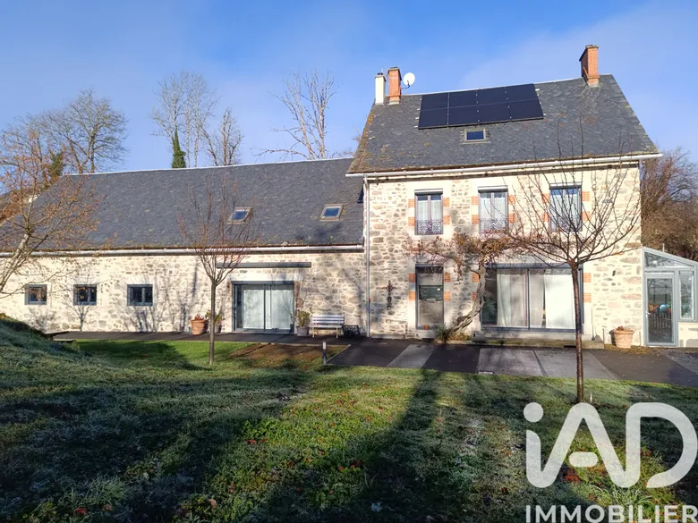 Maison 9 pièces 265 m² · à Vebret · 265 m² · 348 000 €