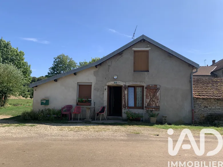 Maison 2 pièces 77 m² · à Grenant · 77 m² · 43 000 €