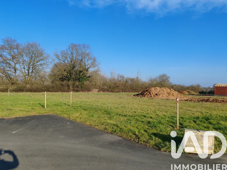 Terrain à Saint-Paul-du-Bois (49310) · 23 529 €