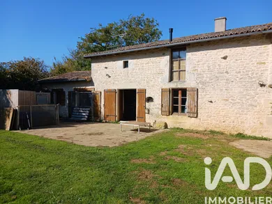 Longere in Champagné St Hilaire (86160)