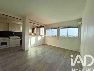 Apartment in Carrières-sur-Seine (78420)