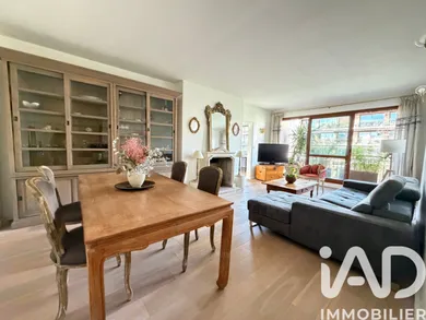 Apartment in Noisy-le-Roi (78590)