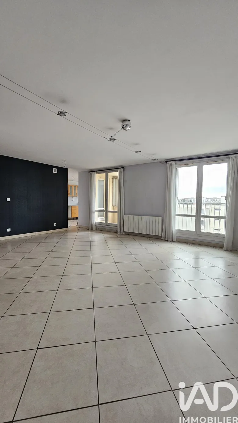 Appartement 4 pièces 93 m² · à Vénissieux · 92,7 m² · 221 700 €