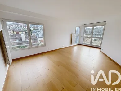 Apartment in Sèvres (92310)