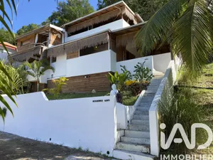 Building in Sainte-Anne (97227)