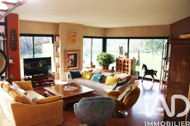 Architectural house at Couilly-Pont-aux-Dames (77860)