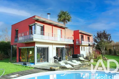 Architectural house at Couilly-Pont-aux-Dames (77860)