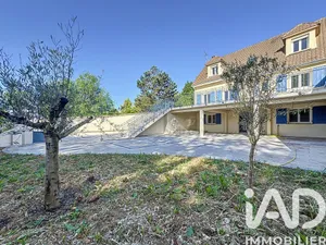 House in Vaux-sur-Seine (78740)