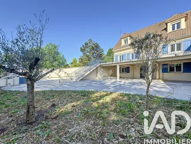 House in Vaux-sur-Seine (78740)