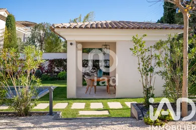 Architectural house in Saint-Tropez (83990)