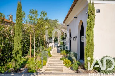 Architectural house in Saint-Tropez (83990)