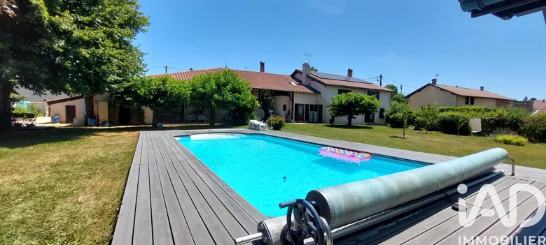 Maison 10 pièces 325 m² · à Dompierre-sur-Veyle · 325 m² · 540 000 €