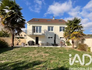 Maison à Chanteloup-les-Vignes (78570)