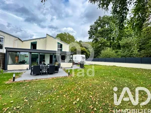 House at Émerainville (77184)