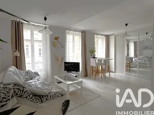 Apartment in Paris (75015)